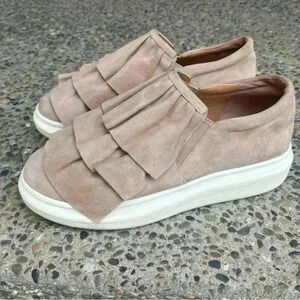 Linea Paolo Lolo Ruffle Women 10M‎ Suede Beige Tan Sneaker Slip On Flat Platform